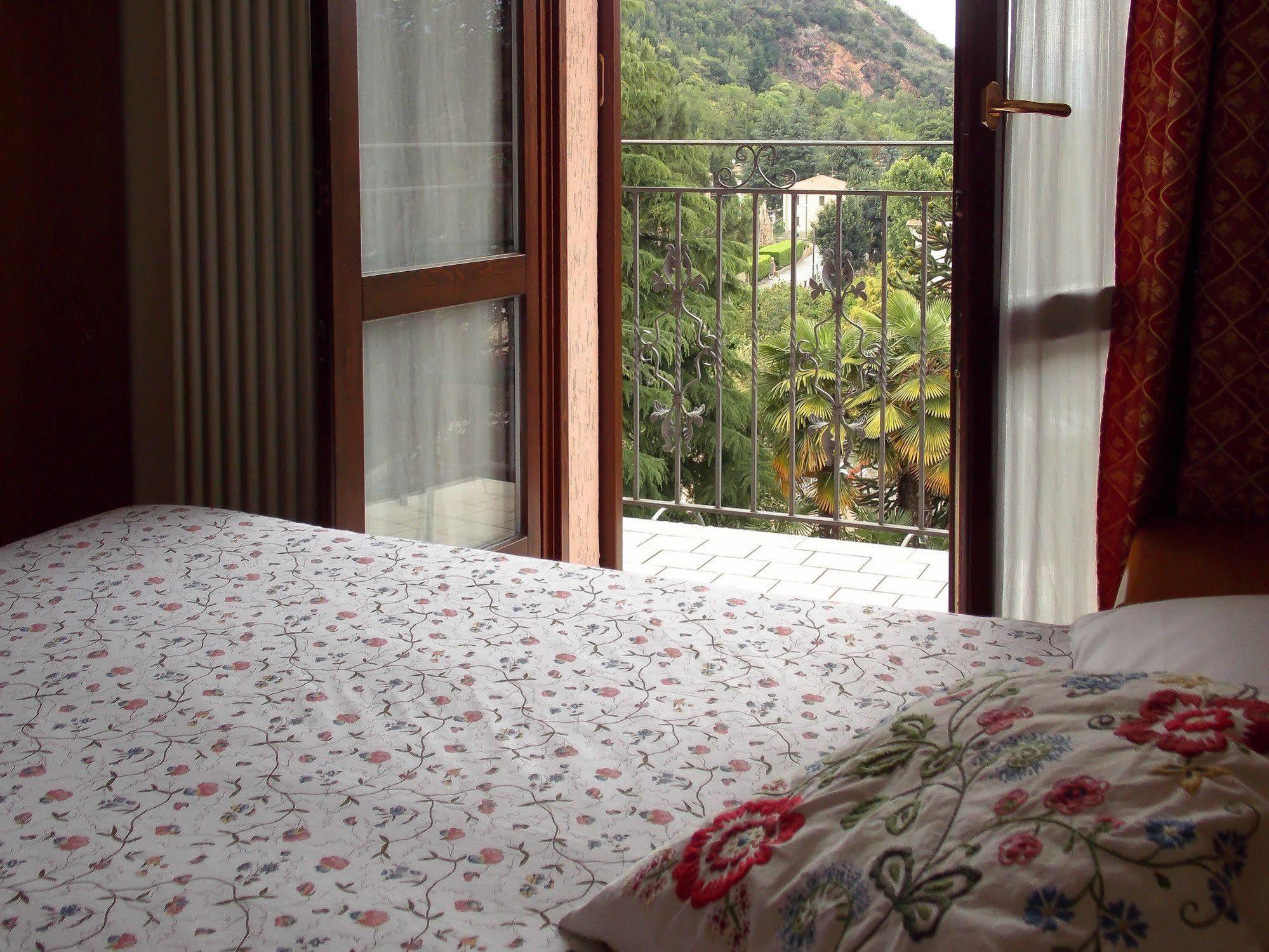 Hotel Alpino Cuasso Al Monte Esterno foto
