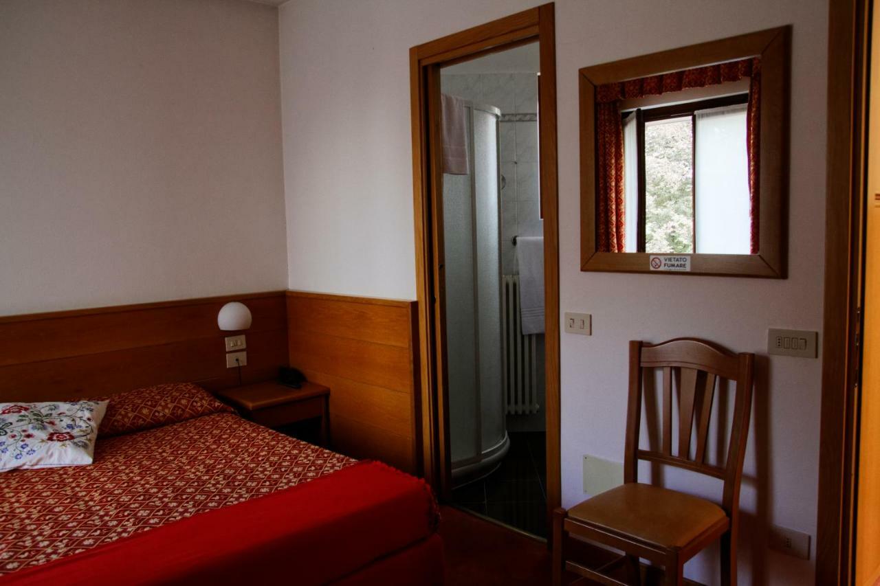 Hotel Alpino Cuasso Al Monte Esterno foto
